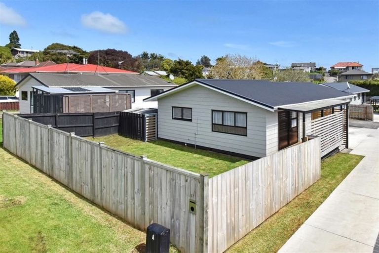 Photo of property in 17 Mellsop Avenue, Waiuku, 2123