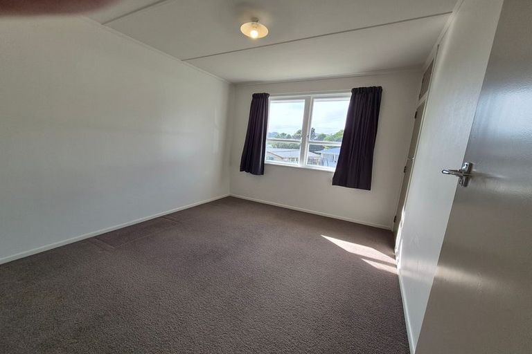 Photo of property in 92 Beazley Avenue, Paparangi, Wellington, 6037