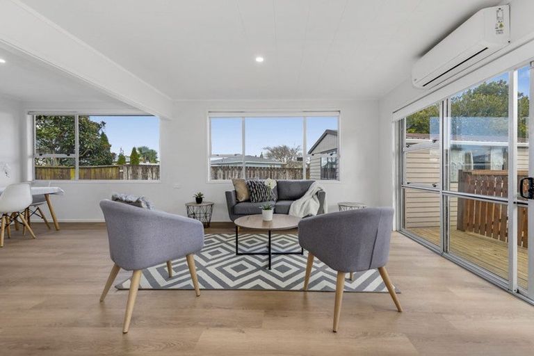 Photo of property in 3 Pukeroa Place, Papakura, 2110