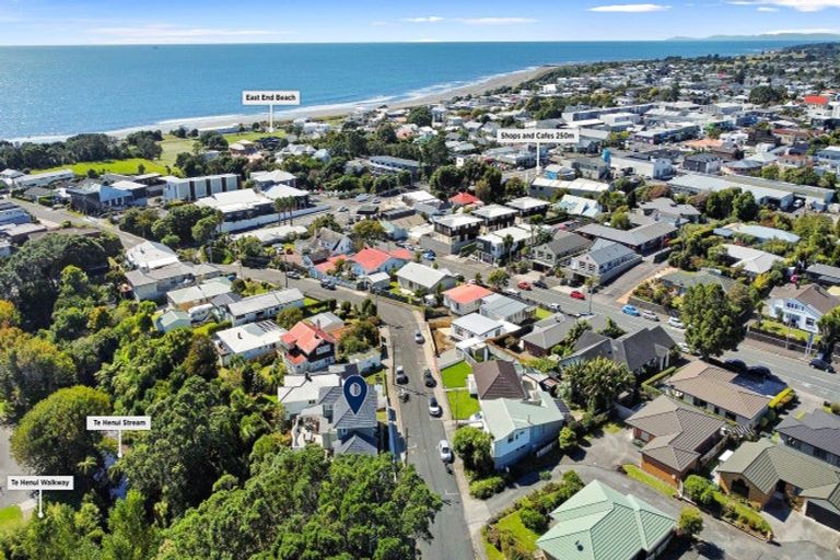 Photo of property in 26 Baring Terrace, Strandon, New Plymouth, 4312