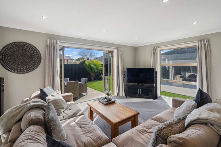 Photo of property in 73b Inwoods Road, Parklands, Christchurch, 8083