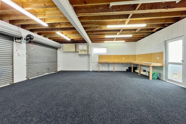 Photo of property in 2/87 Sunset Road, Totara Vale, Auckland, 0632