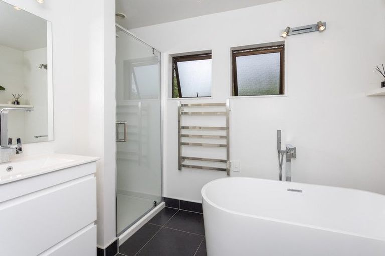 Photo of property in 1/92 Kervil Avenue, Te Atatu Peninsula, Auckland, 0610