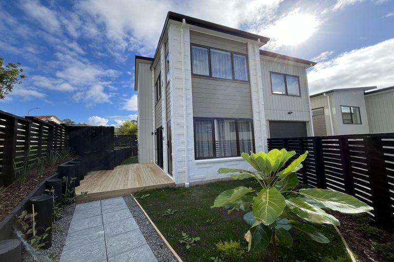 Photo of property in 10a Mantra Road, Massey, Auckland, 0614