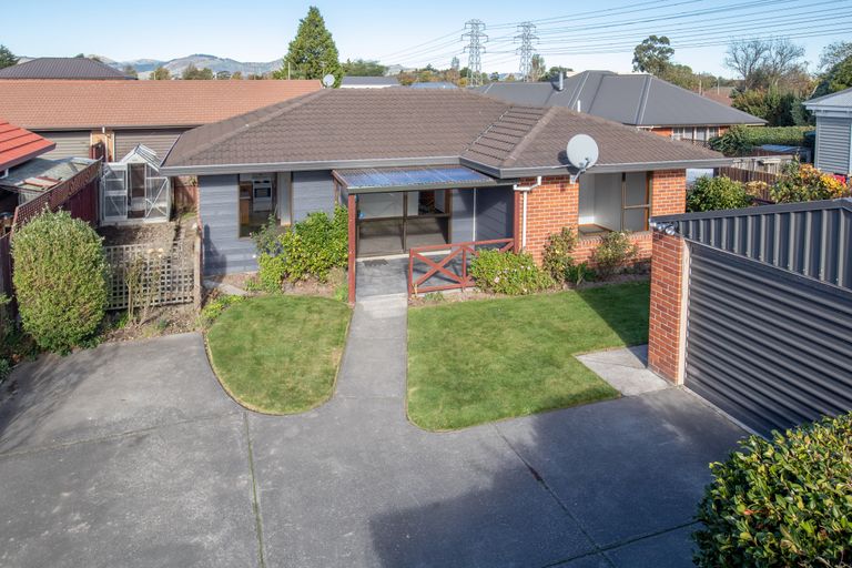 Photo of property in 83 Middlepark Road, Sockburn, Christchurch, 8042