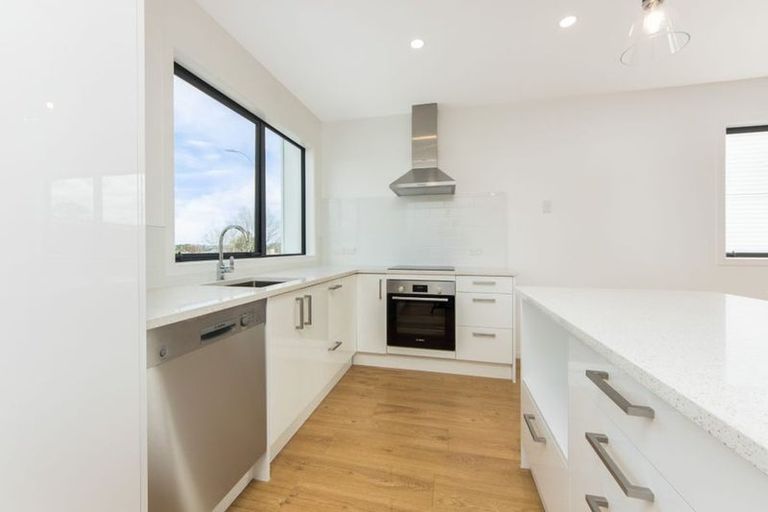 Photo of property in 5 Mokopiko Court, Beach Haven, Auckland, 0626