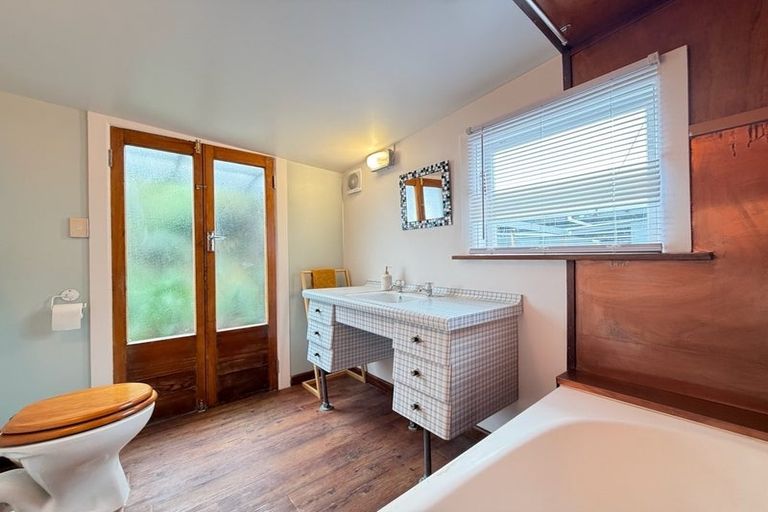 Photo of property in 46 High Street, Island Bay, Wellington, 6023