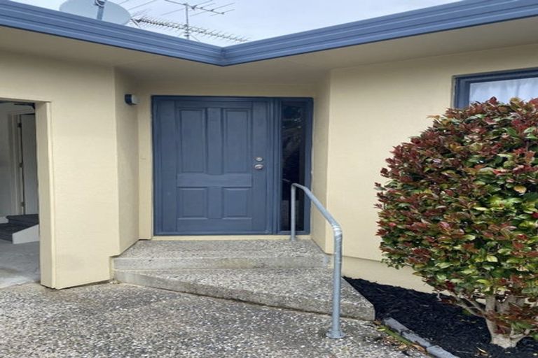 Photo of property in 40 Sunvista Avenue, Oteha, Auckland, 0632