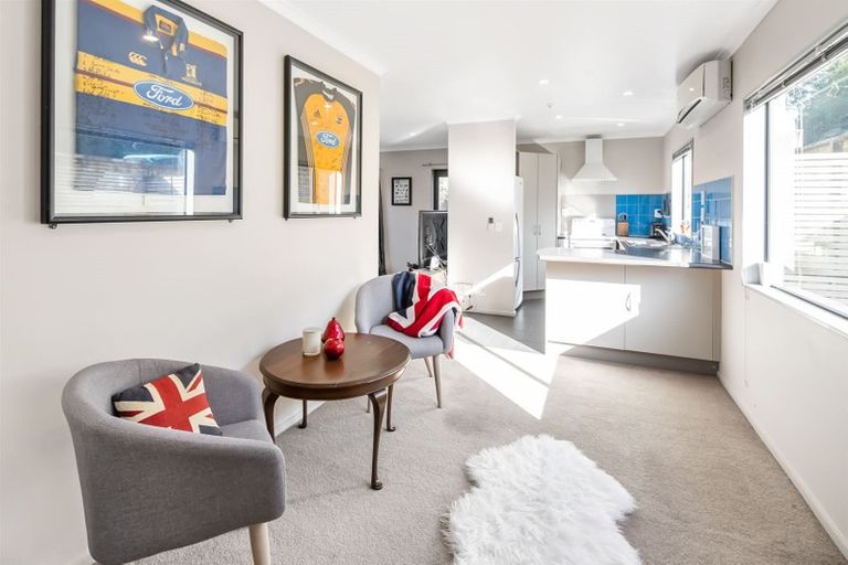 Photo of property in 29 Stewart Drive, Newlands, Wellington, 6037