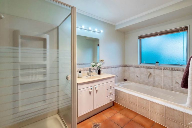 Photo of property in 3 San Fernando Way, Henderson, Auckland, 0612