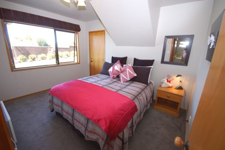Photo of property in 11 Krissell Place, Acacia Bay, Taupo, 3330