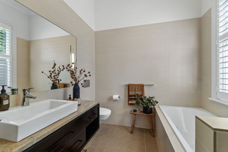 Photo of property in 21 St Aubyn Street, Devonport, Auckland, 0624