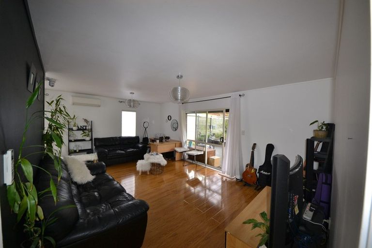 Photo of property in 10 Rook Place, Unsworth Heights, Auckland, 0632