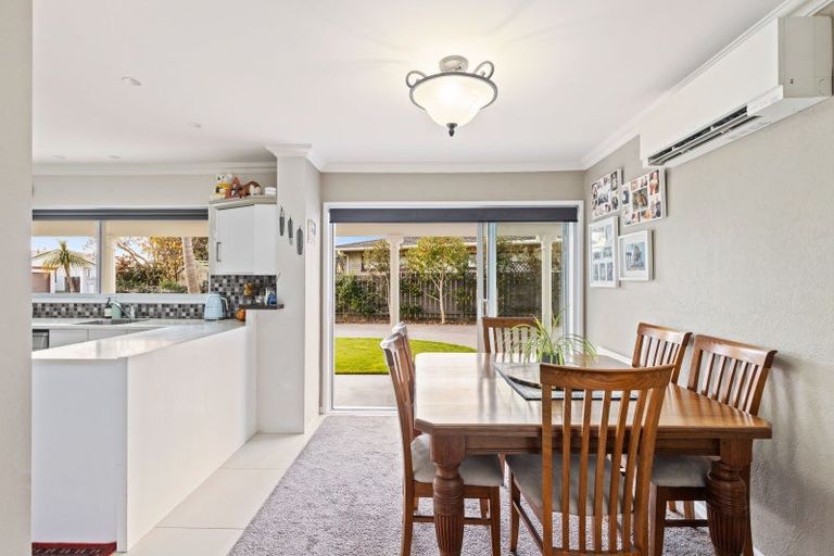 Photo of property in 5 Tamati Place, Merrilands, New Plymouth, 4312