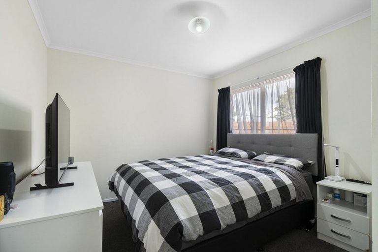 Photo of property in 71 Hillcrest Drive, Kelvin Grove, Palmerston North, 4414