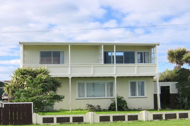 Photo of property in 25 Hartley Street, Foxton Beach, Foxton, 4815
