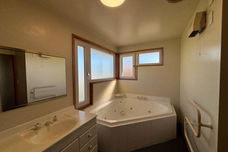 Photo of property in 2/4 Sulby Road, Cashmere, Christchurch, 8022