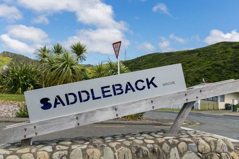 Photo of property in 17 Saddleback Grove, Karori, Wellington, 6012