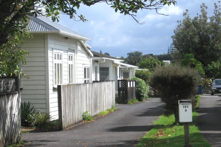 Photo of property in 2/103 Titirangi Road, New Lynn, Auckland, 0600