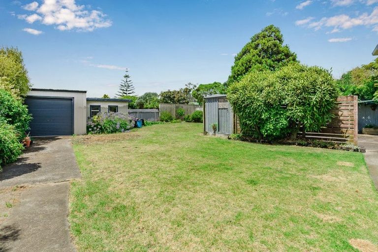 Photo of property in 37 Mazengarb Road, Paraparaumu Beach, Paraparaumu, 5032