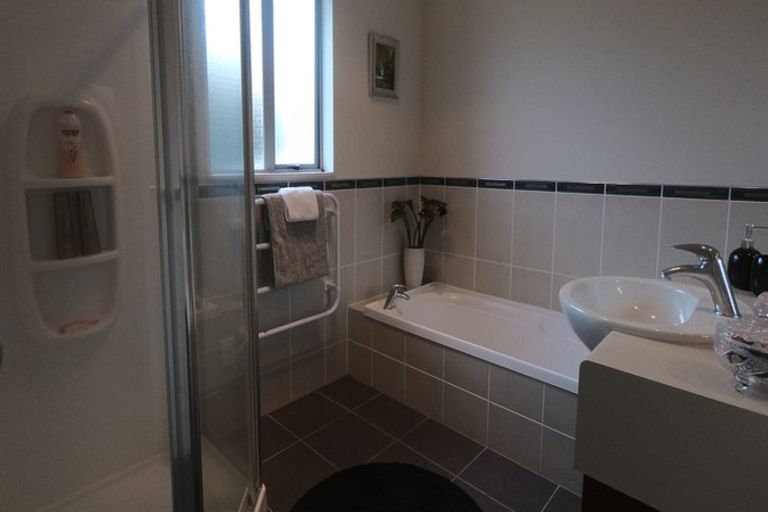 Photo of property in 23 Cambrian Crescent, Flat Bush, Auckland, 2016