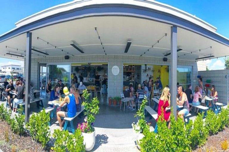 Photo of property in 2 Tamapahore Boulevard, Papamoa Beach, Papamoa, 3118