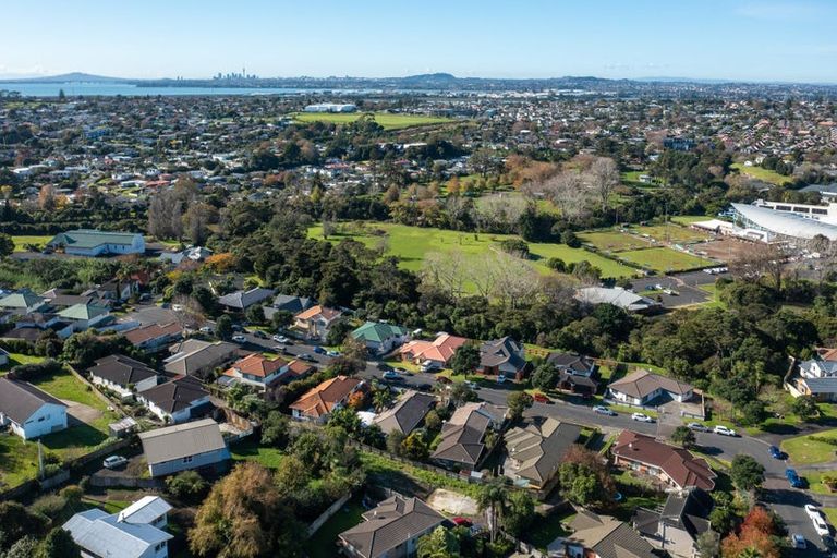 Photo of property in 16 Millstream Drive, Henderson, Auckland, 0610