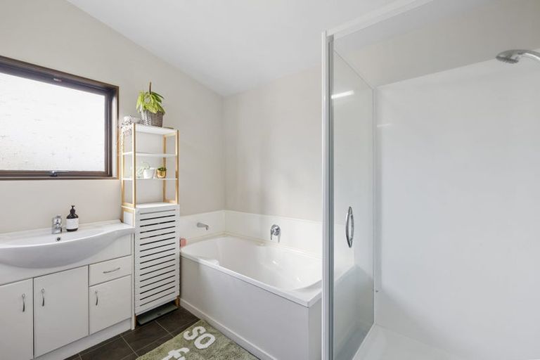 Photo of property in 2 Budleigh Street, Frankleigh Park, New Plymouth, 4310