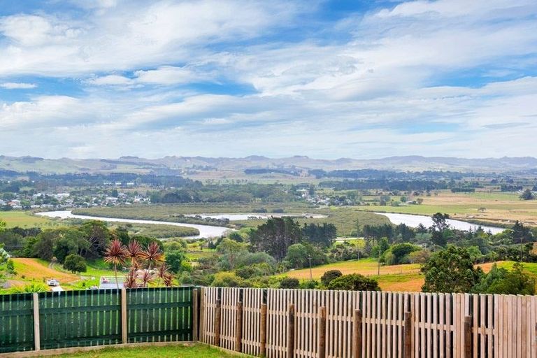 Photo of property in 69 Pipitiwai Drive, Helensville, Kaukapakapa, 0871
