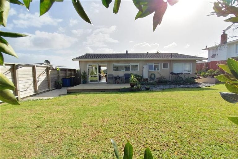 Photo of property in 18a/2 Sherwood Avenue, Te Atatu South, Auckland, 0610