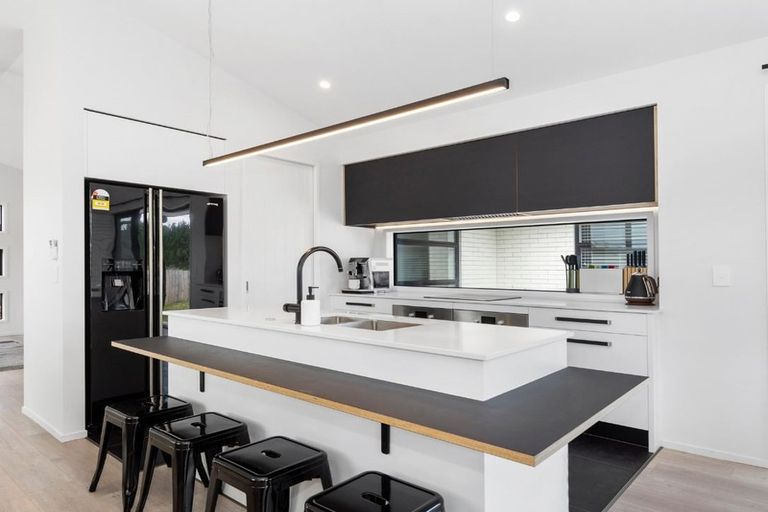 Photo of property in 38 Puhirake Crescent, Pyes Pa, Tauranga, 3112