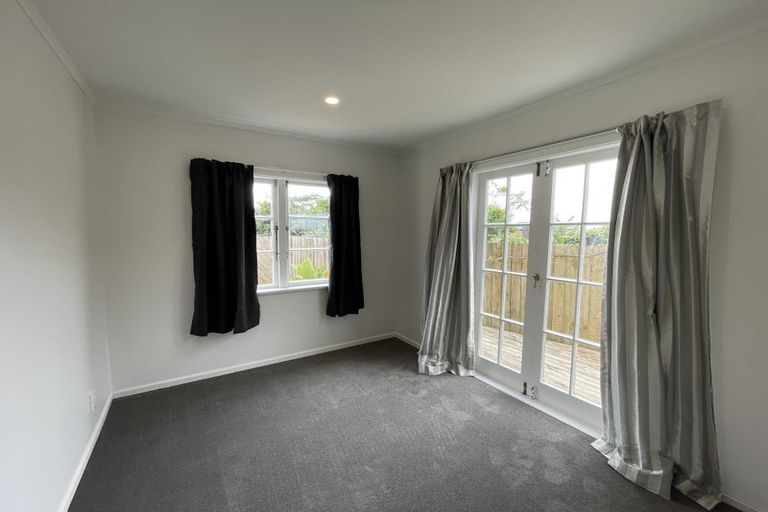 Photo of property in 57 Lynwood Road, New Lynn, Auckland, 0600