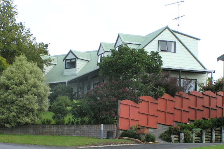 Photo of property in 19 Raelene Place, Massey, Auckland, 0614