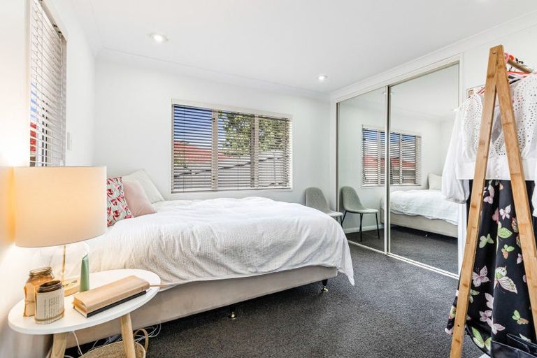 Photo of property in 30 Hogarth Rise, West Harbour, Auckland, 0618