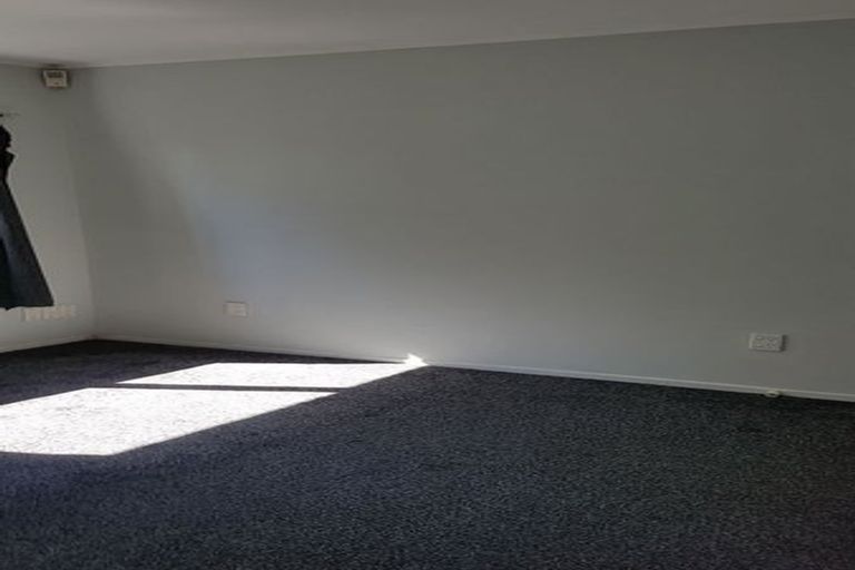 Photo of property in 15 Caspian Close, New Lynn, Auckland, 0600