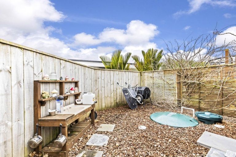 Photo of property in 21 Smith Street, Lepperton, New Plymouth, 4373