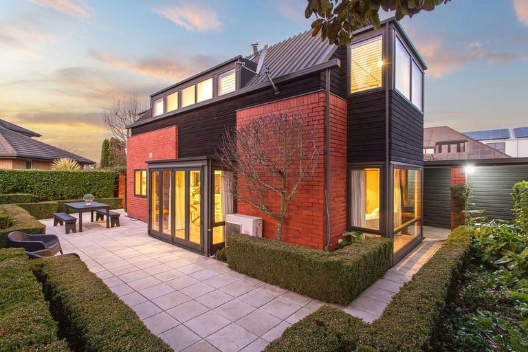 Photo of property in 114b Memorial Avenue, Burnside, Christchurch, 8053