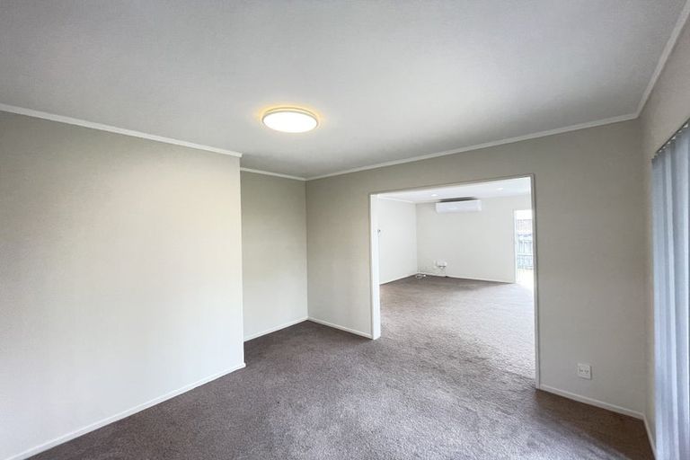 Photo of property in 2/34 Simmental Crescent, Somerville, Auckland, 2014