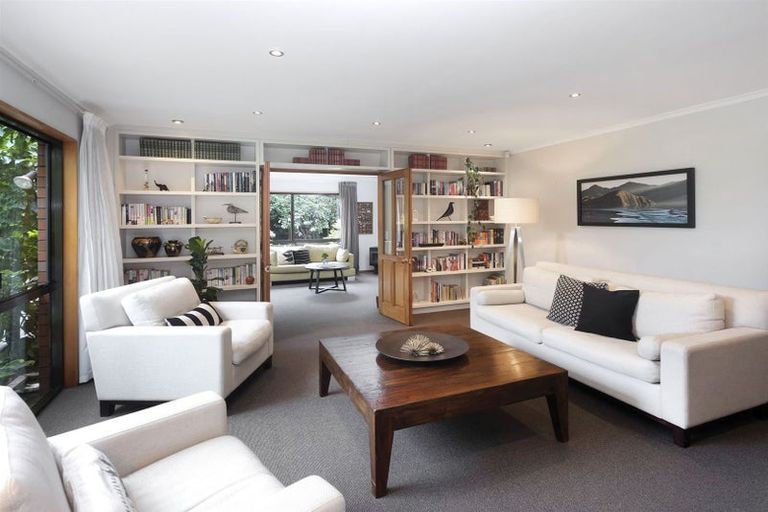 Photo of property in 2/5a Regency Crescent, Redwood, Christchurch, 8051