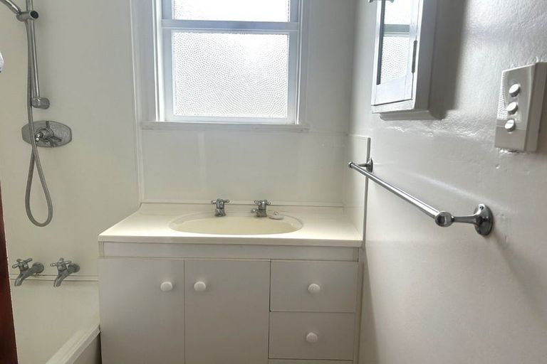Photo of property in 1 Avon Terrace, Roslyn, Palmerston North, 4414