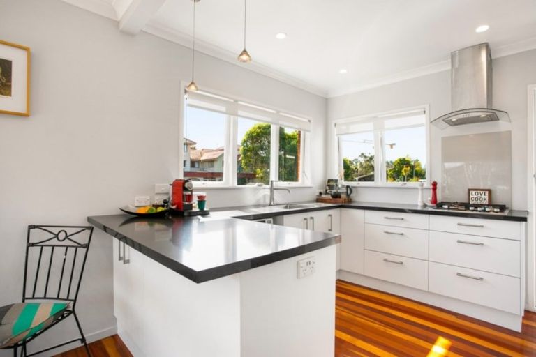 Photo of property in 1/24 Inverness Road, Browns Bay, Auckland, 0630