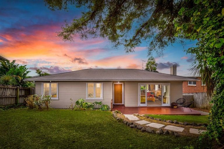 Photo of property in 138 Luckens Road, West Harbour, Auckland, 0618