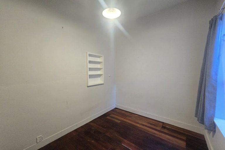 Photo of property in 92 Rolleston Street, Mount Cook, Wellington, 6021