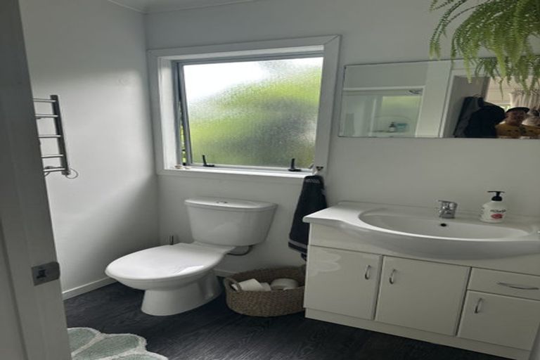 Photo of property in 12 Memorial Park Avenue, Haumoana, 4102