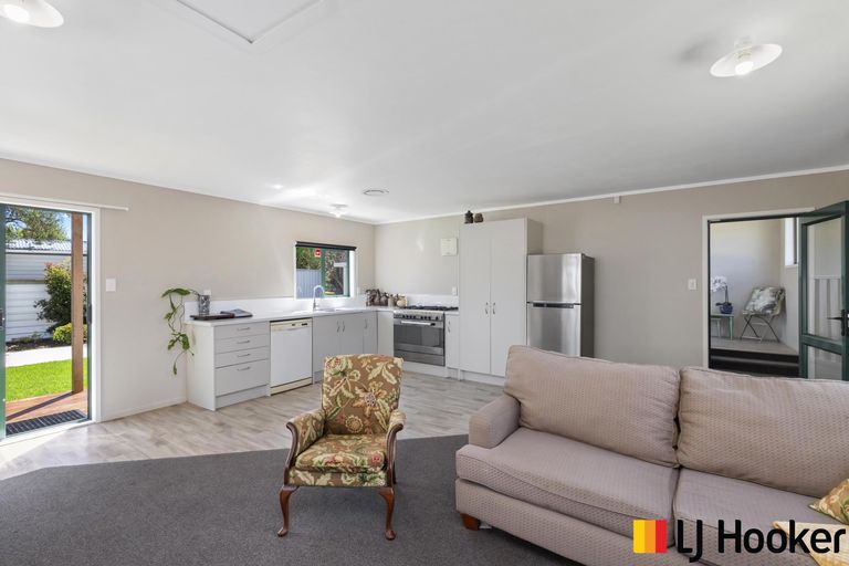 Photo of property in 11 Second Avenue, Glenbrook, Waiuku, 2681