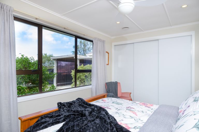 Photo of property in 4 Stafson Lane, Te Atatu Peninsula, Auckland, 0610