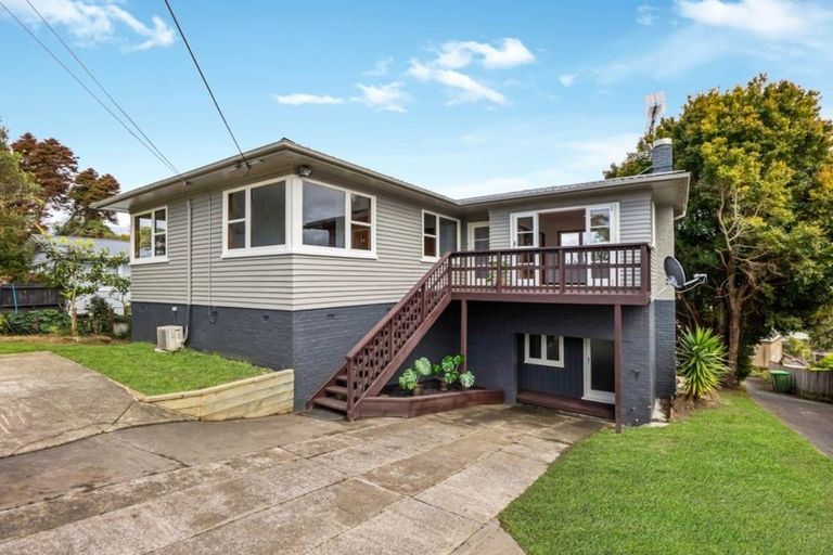 Photo of property in 1/34 Sunset Road, Unsworth Heights, Auckland, 0632