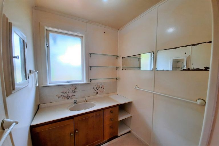 Photo of property in 43 Cutler Street, New Lynn, Auckland, 0600