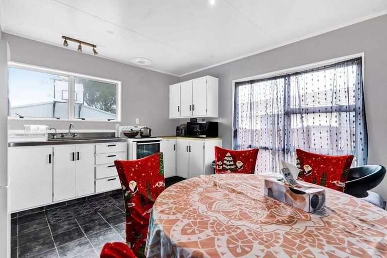 Photo of property in 11 Manuka Place, Hawera, 4610