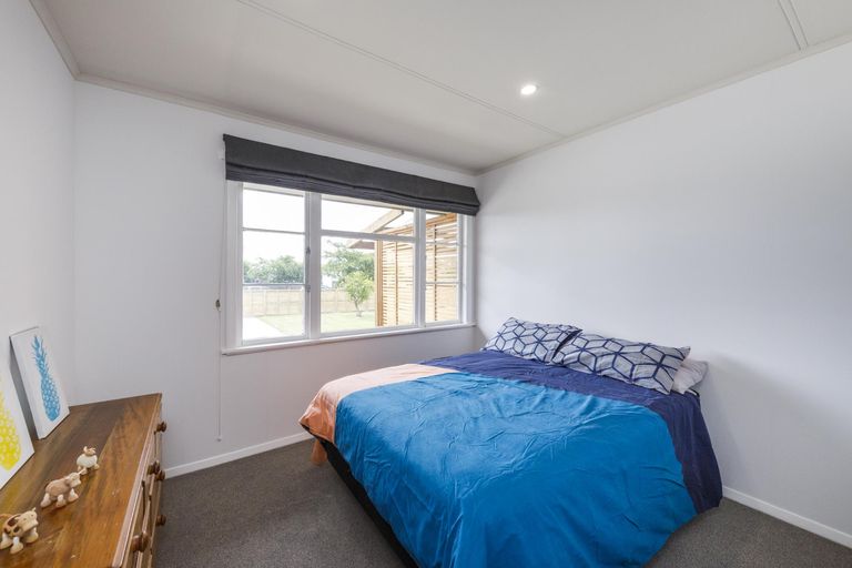 Photo of property in 24 Paisley Street, Mellons Bay, Auckland, 2014